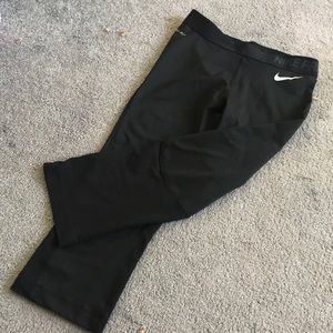 Nike pro crop workout pants